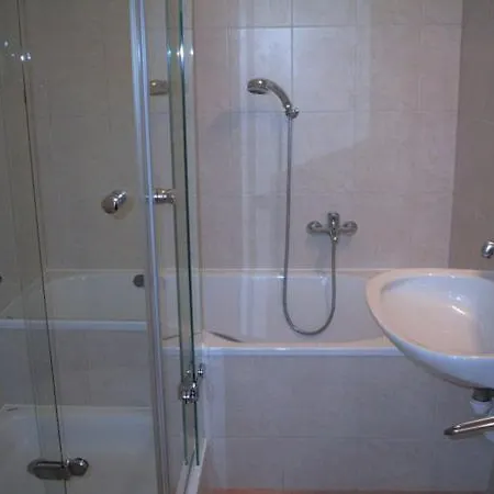 Victoria B 15 Apartment